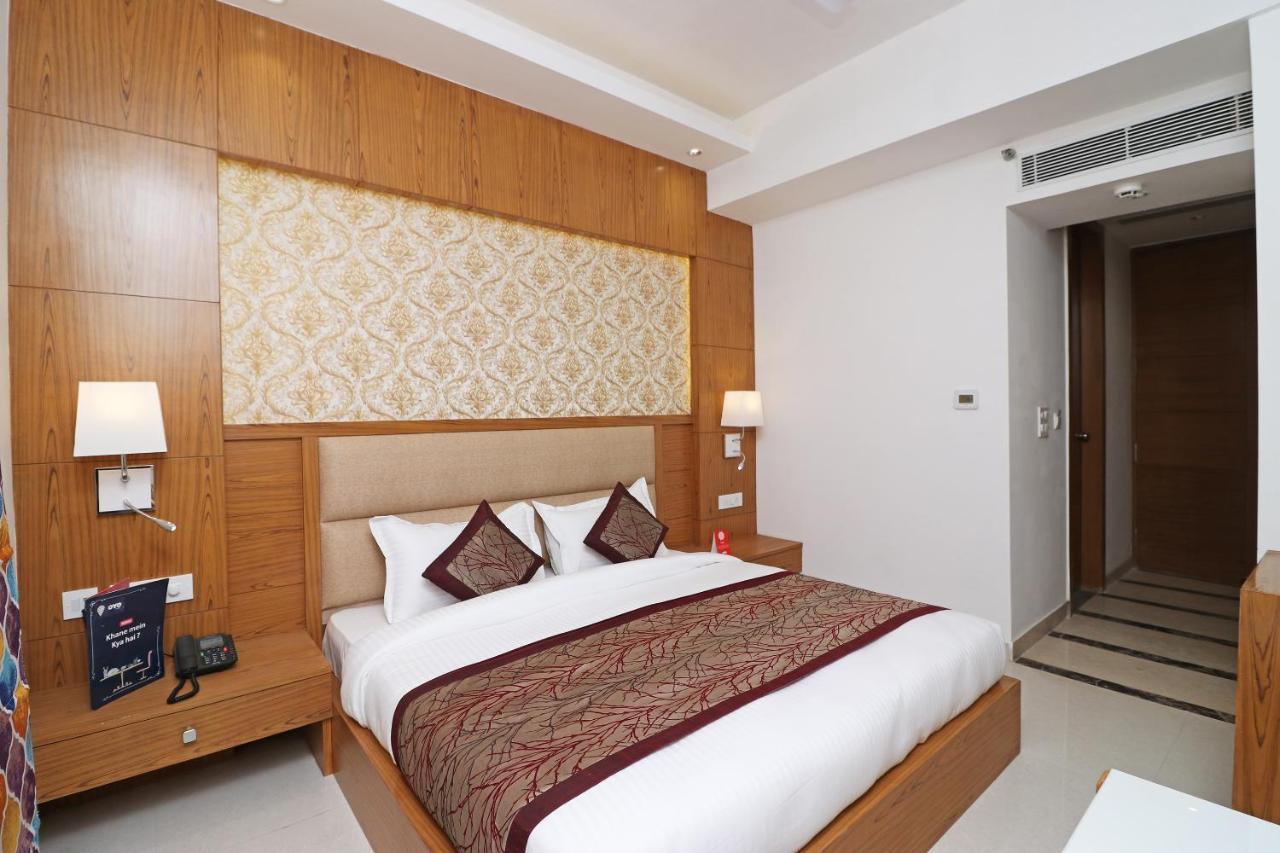 Capital O Hotel Star Inn Near Chhatarpur Metro Station Nuova Delhi Esterno foto