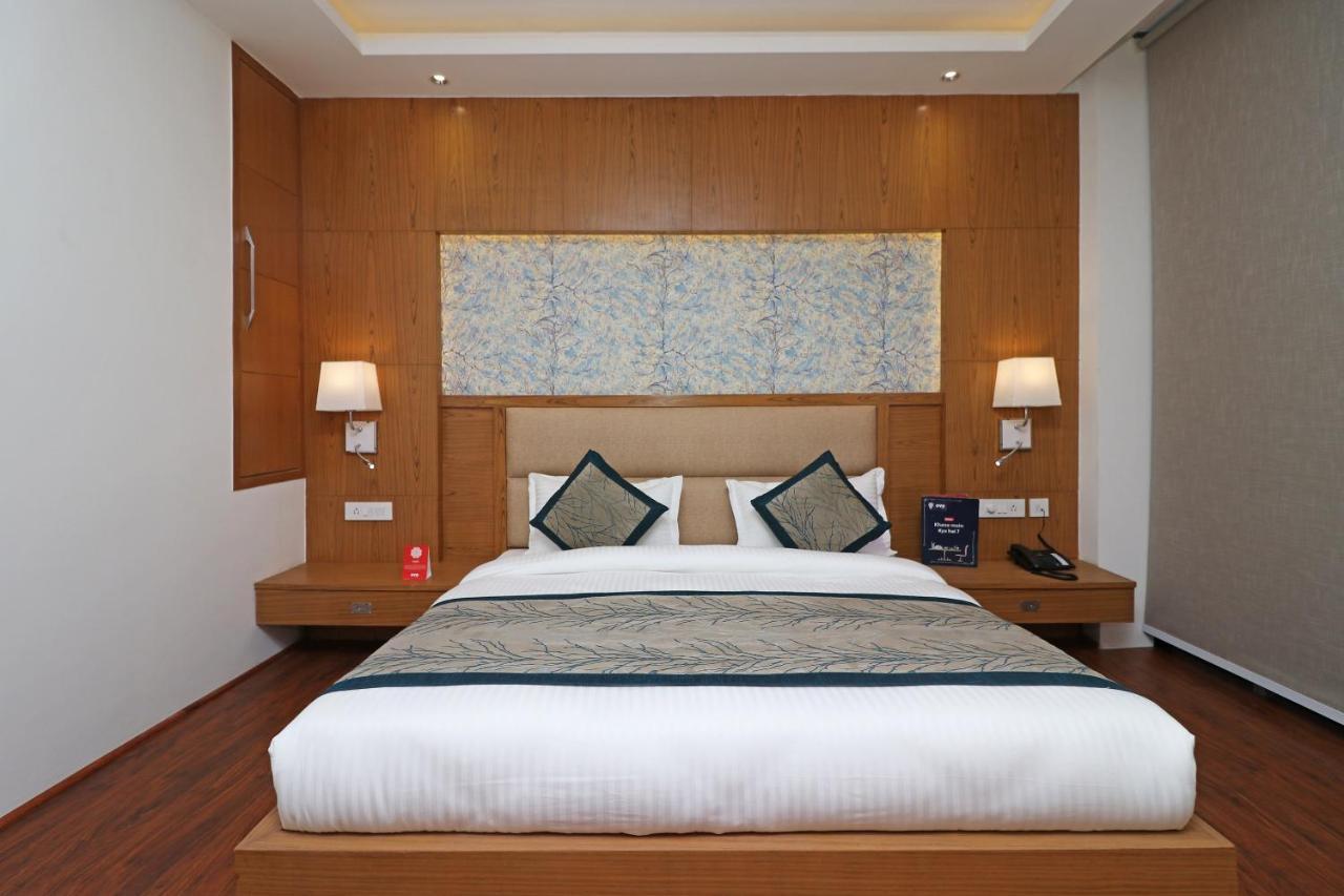 Capital O Hotel Star Inn Near Chhatarpur Metro Station Nuova Delhi Esterno foto