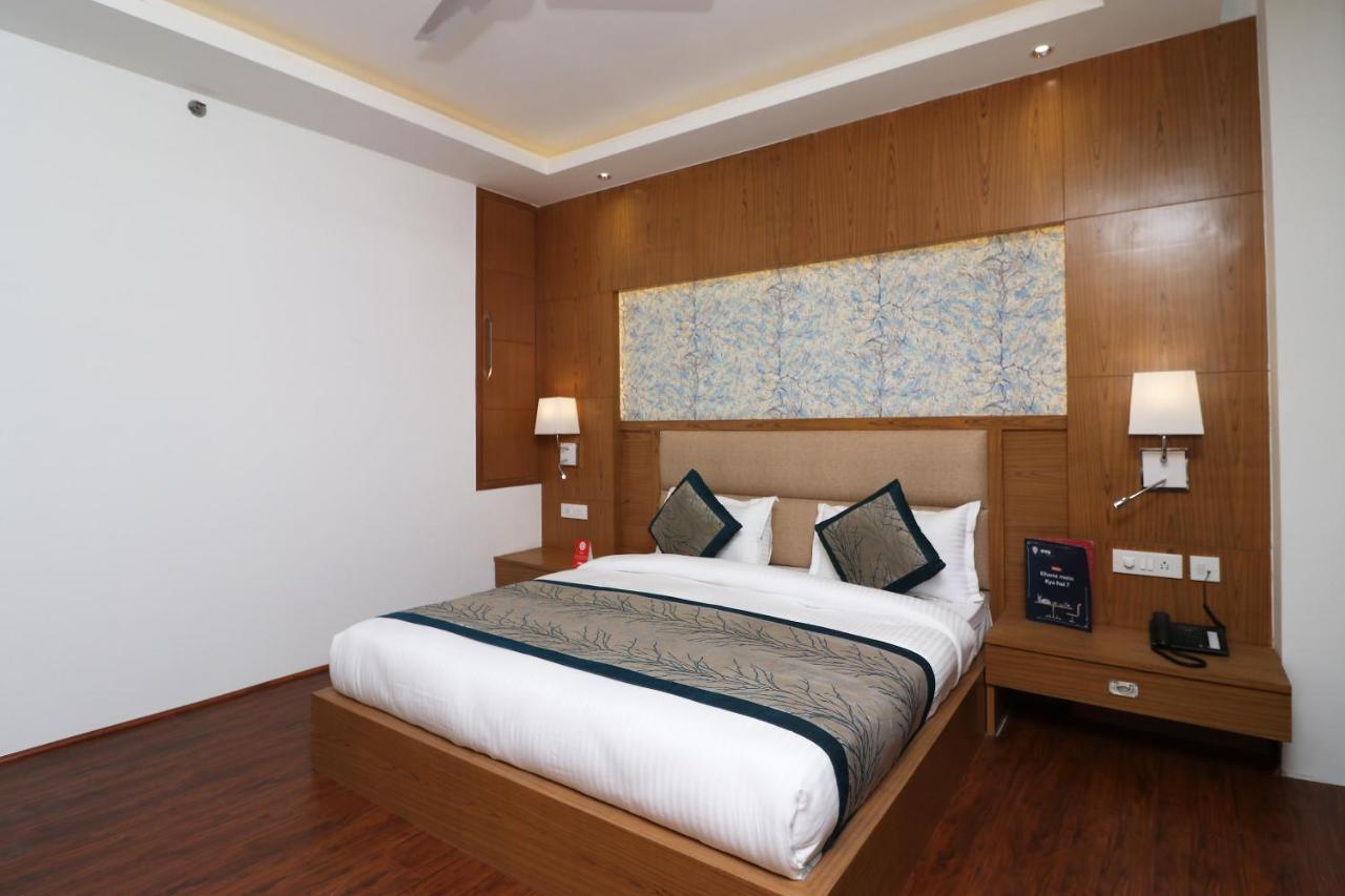 Capital O Hotel Star Inn Near Chhatarpur Metro Station Nuova Delhi Esterno foto