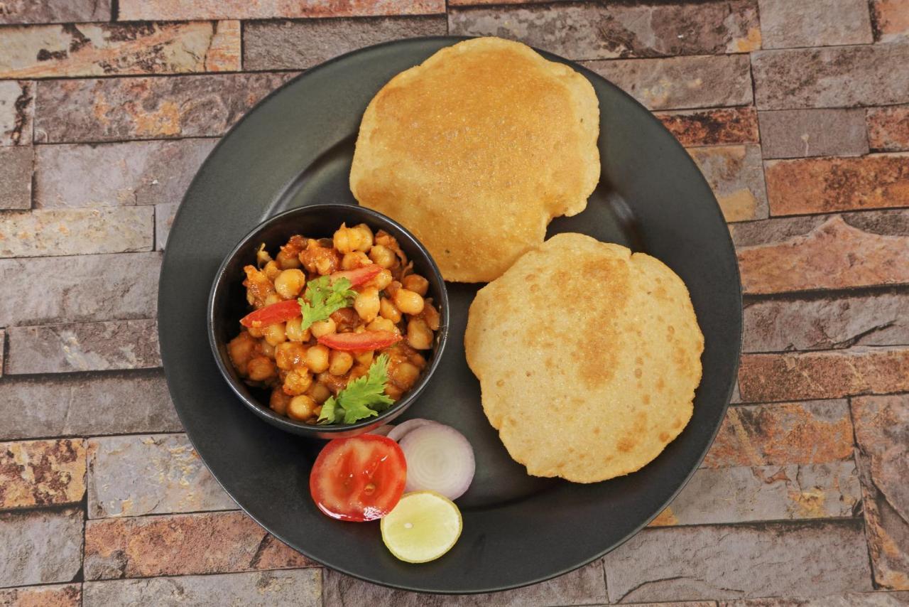 Capital O Hotel Star Inn Near Chhatarpur Metro Station Nuova Delhi Esterno foto