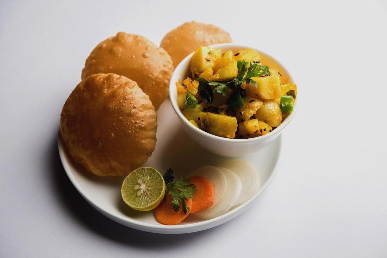 Capital O Hotel Star Inn Near Chhatarpur Metro Station Nuova Delhi Esterno foto